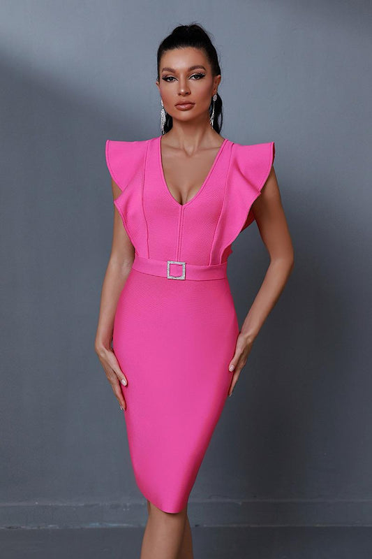 Regina vestido bandage, color rosa, escote en "V" y hebilla con pedrería a la cintura.